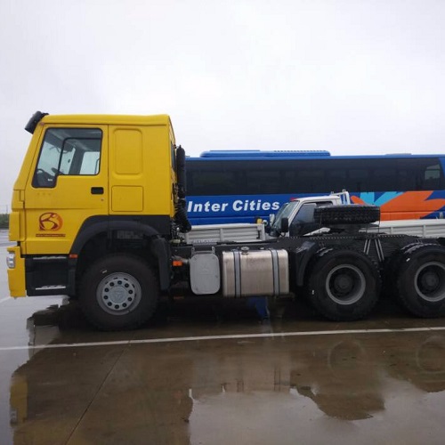 白いトレーラーの頭部40tの索引車6x4のトラクターのトラックのユーロ2の12.00R20タイヤ