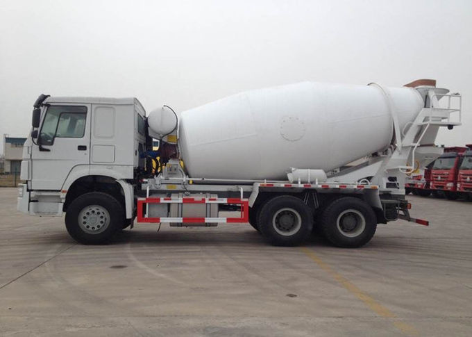 SINOTRUK HOWO ZZ5257GJBM3841Wの移動式ミキサーのセメントのトラックLHD 10CBM 290HPエンジン