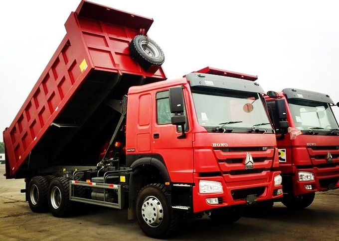 Sinotruk 6x4 371の馬力の頑丈なダンプ トラック トラック25トンのHOWOの