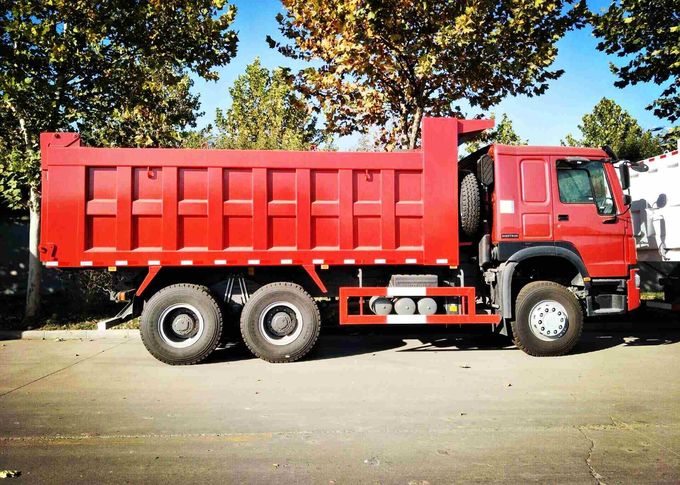 Sinotruk 6x4 371の馬力の頑丈なダンプ トラック トラック25トンのHOWOの