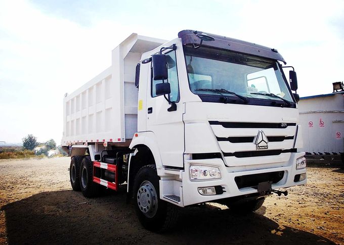 Sinotruk 6x4 371の馬力の頑丈なダンプ トラック トラック25トンのHOWOの