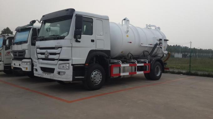 Sinotruk HOWO 12m3/12000literのジェット機で行くおよび真空の下水の吸引のタンク車、真空の下水の吸引によって結合されるジェット機で行くこと