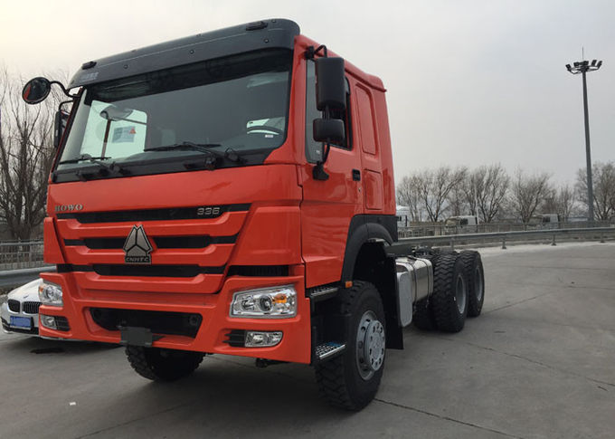オレンジSINOTRUK HOWOの牽引のトラクターのトラックRHD 10は371 HP ZZ4257S3241Wを動かす