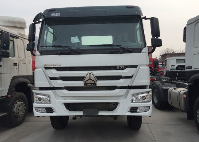 輸送のためのSINOTRUK HOWOの貨物トラックのユーロ2 LHD 6X4 336HP HW76の小屋