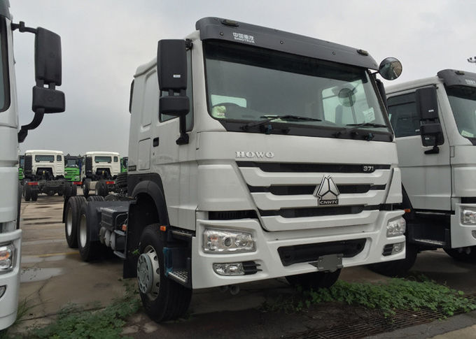 Howoのトレーラー トラックのトラックLHD 10の車輪HW 79の高い屋根のタクシー2は102のkm/hを停泊させる