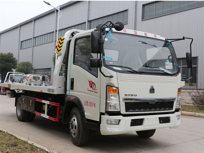Sinotruckの軽量レッカー車のレッカー車の道の回収車のユーロ2