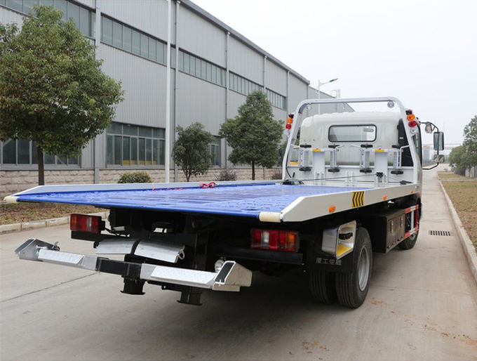 Sinotruckの軽量レッカー車のレッカー車の道の回収車のユーロ2