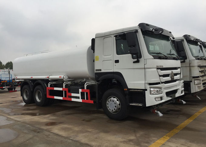 タンクローリーISOを振りかける20CBM給水車SINOTRUK HOWO LHD 6X4水