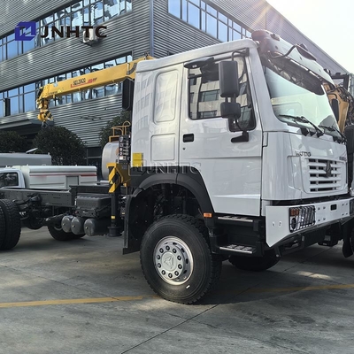 最高のHOWO ディーゼル貨物トラック 4x4 6ホイラー・シャシ クレーン 高品質