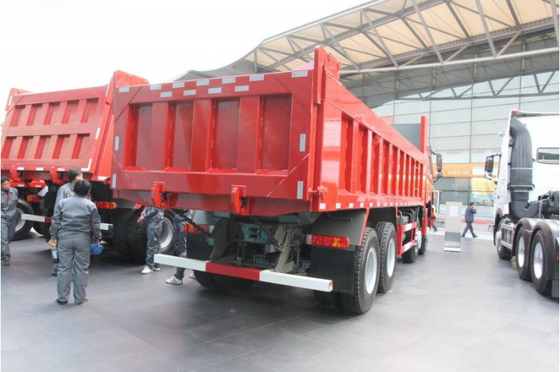 8x4 25-30M3 12の車輪のダンプ トラック50-60Tの負荷Capaicty Sinotruk Howo7モデル371hp