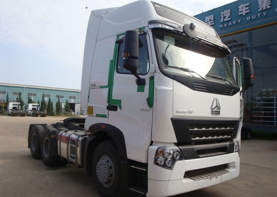 ISOは10荷車引きSinotruk Howoに50Mの³のタンカー ボディが付いているバルク セメントのタンクローリーそしてトラクターのトラックを渡した
