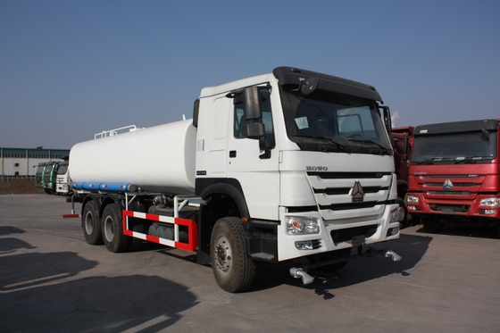 SINOTRUK HOWO 290HP水スプリンクラーのトラック6X4 10は20立方メートルを動かします