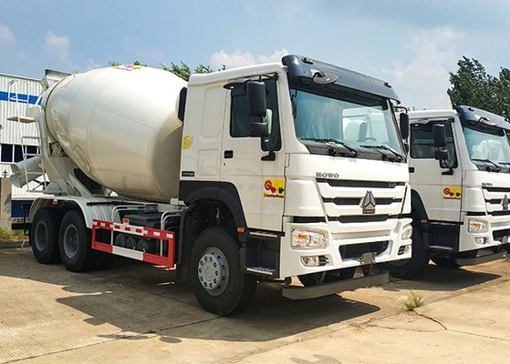 Sinotruk HOWOのトラックミキサのトラック8cbm 6X4の混合機の具体的なセメント