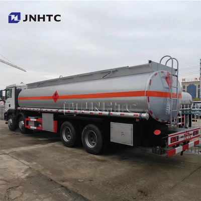 8x4は20000リットルSinotruk 30000リットルの25000リットルが石油タンカーのトラックを燃料タンクのトラックを