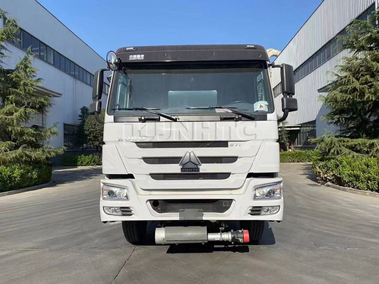 6x4 20000L Sinotruk Howoのタンク車371hp LHDの運転