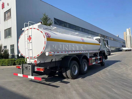6x4 20000L Sinotruk Howoのタンク車371hp LHDの運転