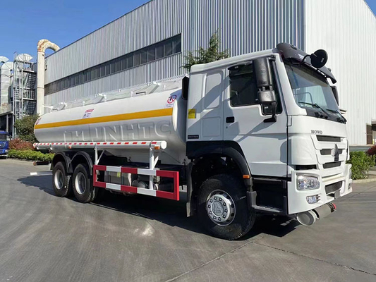 6x4 20000L Sinotruk Howoのタンク車371hp LHDの運転