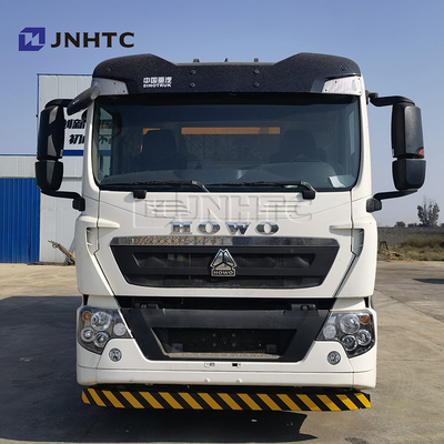 HOWO A7 H5 8cbmの運転される理性的なアスファルト スプレーヤーのトラック4x2
