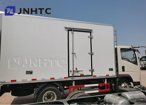 SINOTRUCK Howo 4x2は肉266hpのための冷蔵トラックを