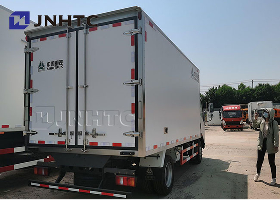 SINOTRUCK Howo 4x2は肉266hpのための冷蔵トラックを