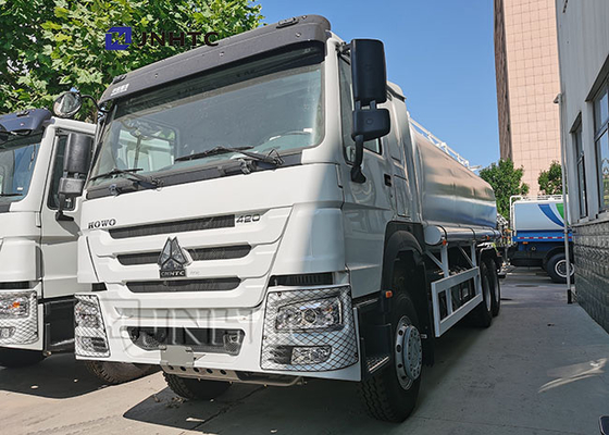 トラックSinotruk Howo 6x4を振りかける20m3水漕