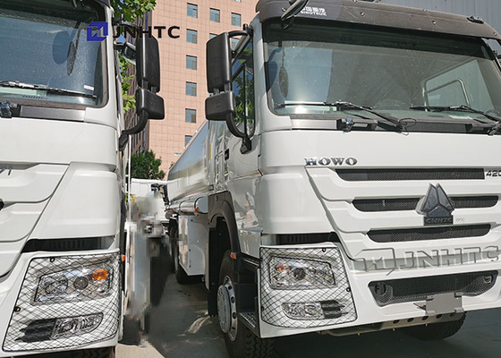 トラックSinotruk Howo 6x4を振りかける20m3水漕