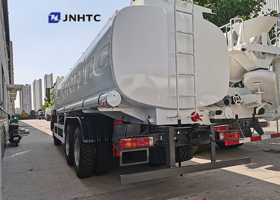 トラックSinotruk Howo 6x4を振りかける20m3水漕