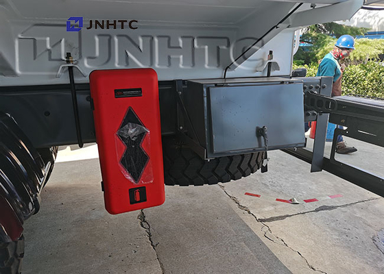 トラックSinotruk Howo 6x4を振りかける20m3水漕
