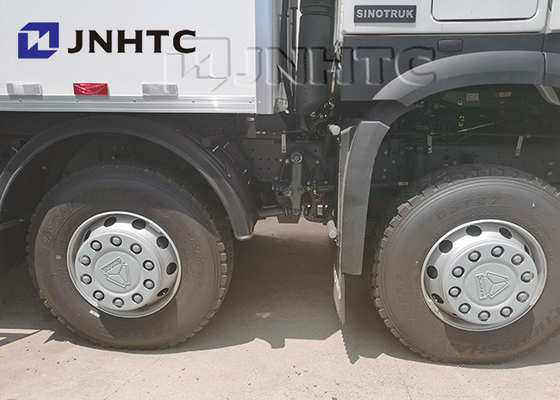 Sinotruk HOWOの生鮮食品はヴァンTruck軽量8x4を冷やした