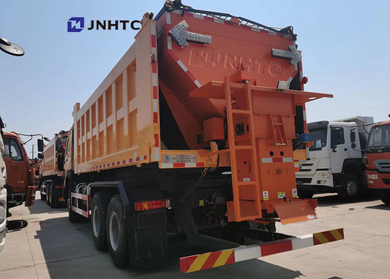 道掃除人の除雪機の小型トラックSinotruk Howo 371hp 300L