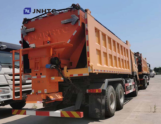 道掃除人の除雪機の小型トラックSinotruk Howo 371hp 300L
