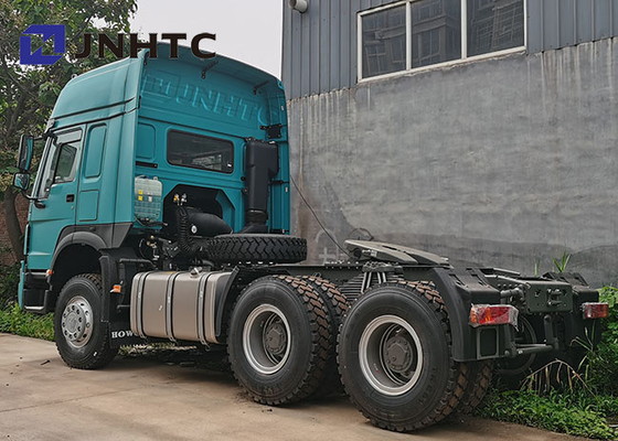 Sinotruk HOWOの緑のダンプカー トラック6X4 420HPのディーゼル燃料のタイプ