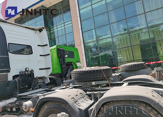 Sinotruck Howo 6x4のトラクターのトラックLHDのドライブの種類