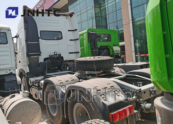 Sinotruck Howo 6x4のトラクターのトラックLHDのドライブの種類