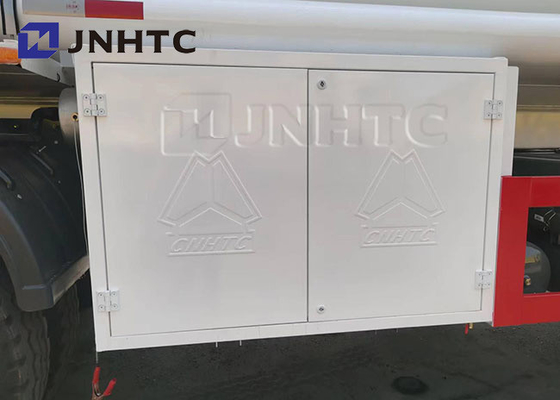 6x4 20000L 371Hp Sinotruk Howoの石油タンカーのトラックのディーゼル燃料