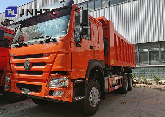 道20のCBMオレンジSinotruckのダンプ トラックHOWO 6x4を離れて