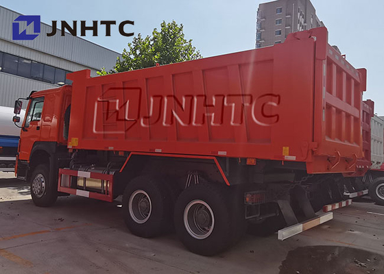 道20のCBMオレンジSinotruckのダンプ トラックHOWO 6x4を離れて