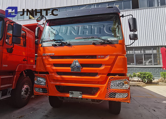 道20のCBMオレンジSinotruckのダンプ トラックHOWO 6x4を離れて