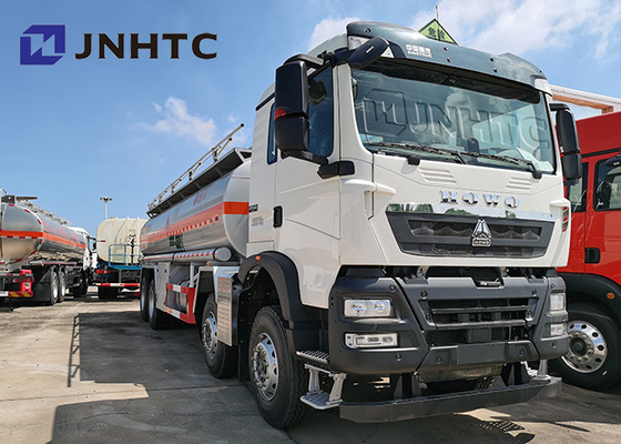 Sinotruk HOWO 8X4の石油燃料のタンクローリー容量25000リットル