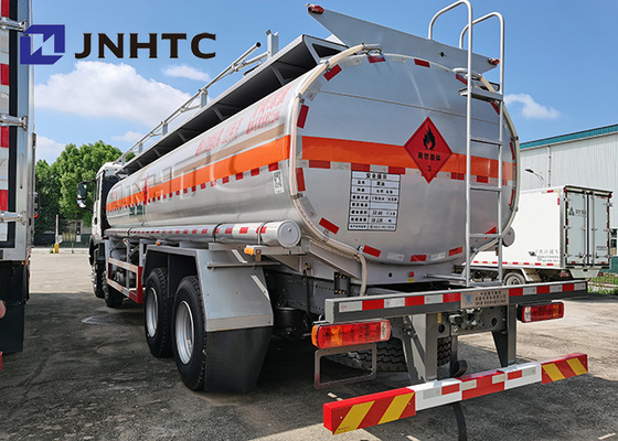 Sinotruk HOWO 8X4の石油燃料のタンクローリー容量25000リットル