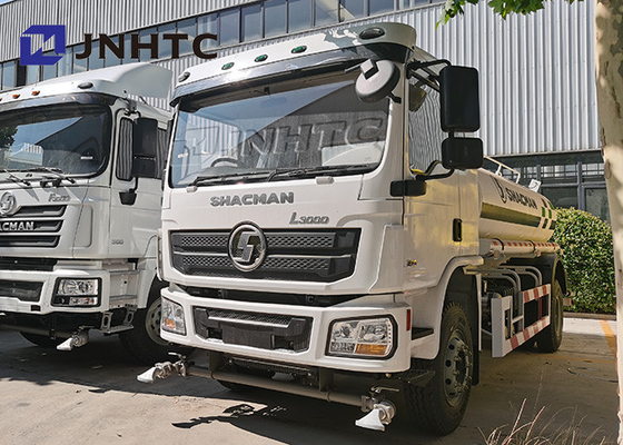 Shacman L3000のスプリンクラーは6x4を8000リットルの容積トラックで運ぶ