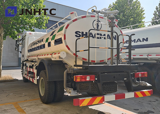 Shacman L3000のスプリンクラーは6x4を8000リットルの容積トラックで運ぶ