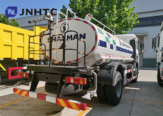 Shacman L3000のスプリンクラーは6x4を8000リットルの容積トラックで運ぶ