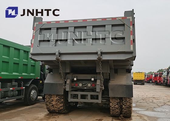 Sinotruck Howo 6x4の地下鉱山のダンプ トラック30cubic 70tons