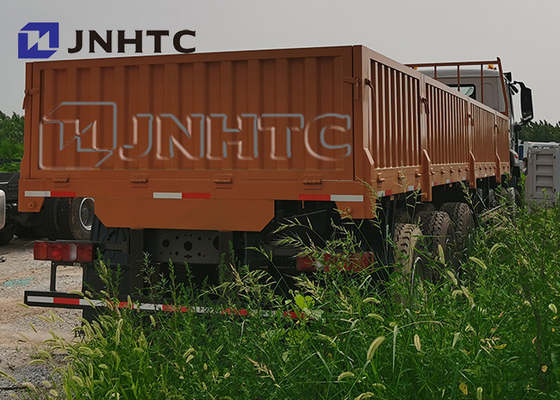 持ち上がる車軸とのSinotruk 8x4 Hohanの平背のトラック31tons Lhd