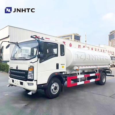 Sinotruck HOWOライト1000lスプリンクラーのトラック4X2水トラック タンク