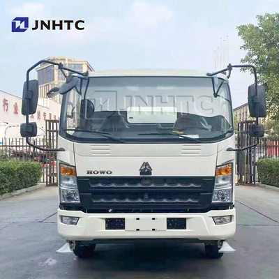 Sinotruck HOWOライト1000lスプリンクラーのトラック4X2水トラック タンク