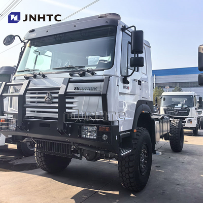 迅速な配達 SINOTRUK HOWO 4X4 貨物車 トランスミッション 重量 トラック シャーシ
