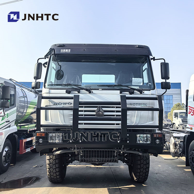 迅速な配達 SINOTRUK HOWO 4X4 貨物車 トランスミッション 重量 トラック シャーシ