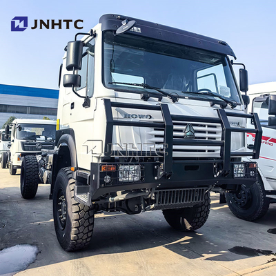 迅速な配達 SINOTRUK HOWO 4X4 貨物車 トランスミッション 重量 トラック シャーシ